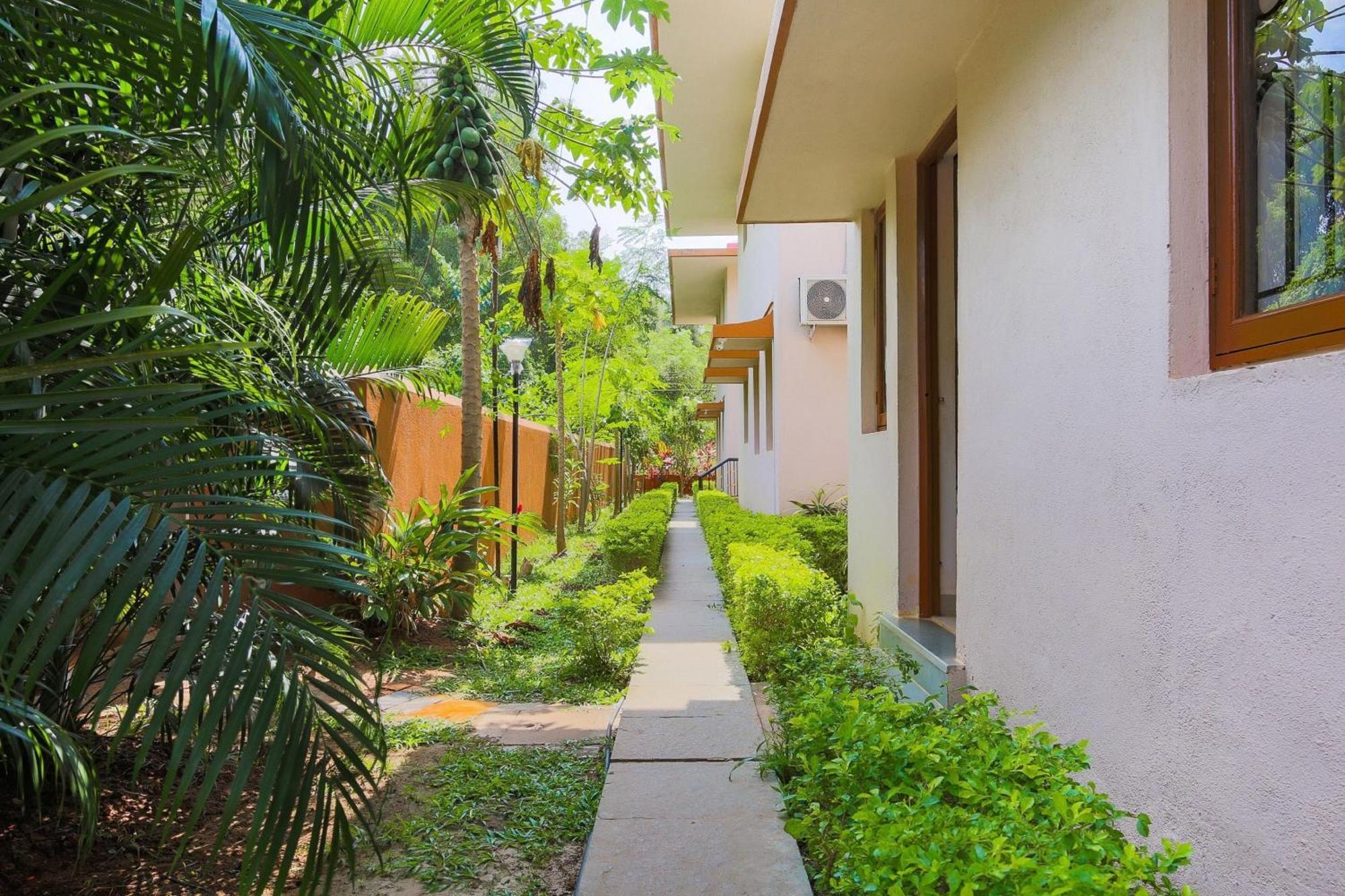 Super Hotel O The Goan Courtyard Colva Esterno foto