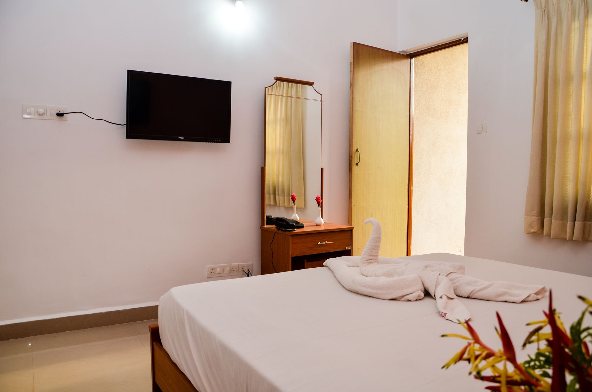 Super Hotel O The Goan Courtyard Colva Esterno foto