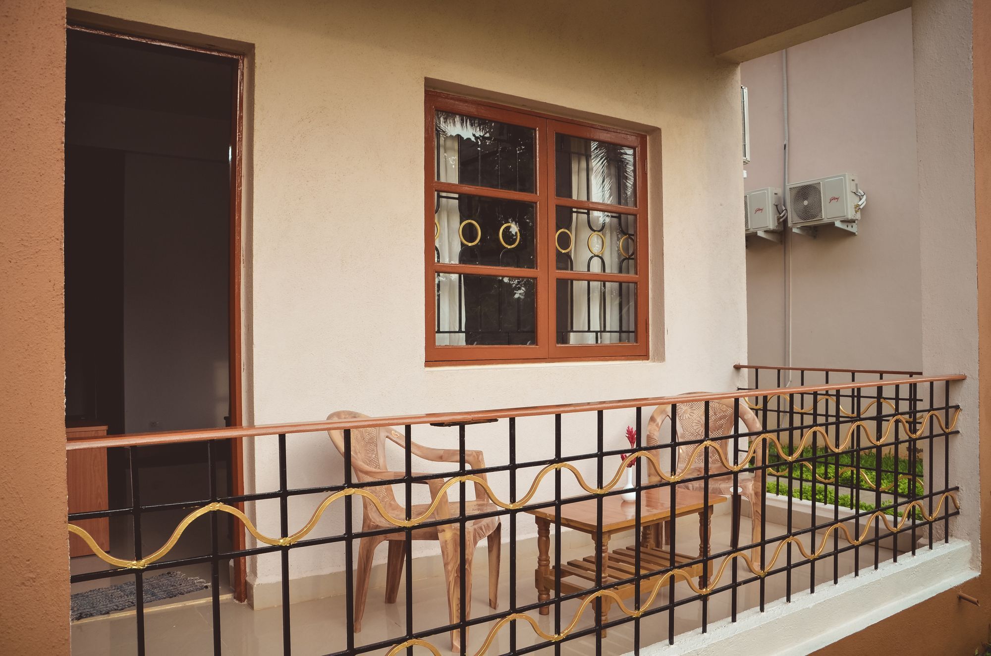 Super Hotel O The Goan Courtyard Colva Esterno foto